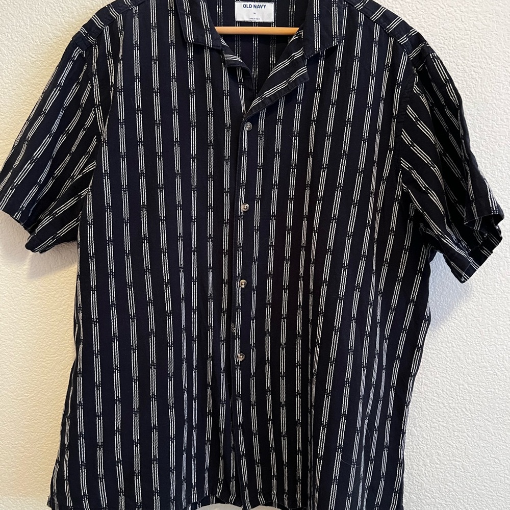 Old Navy Black and White Casual Button Down Shirt
